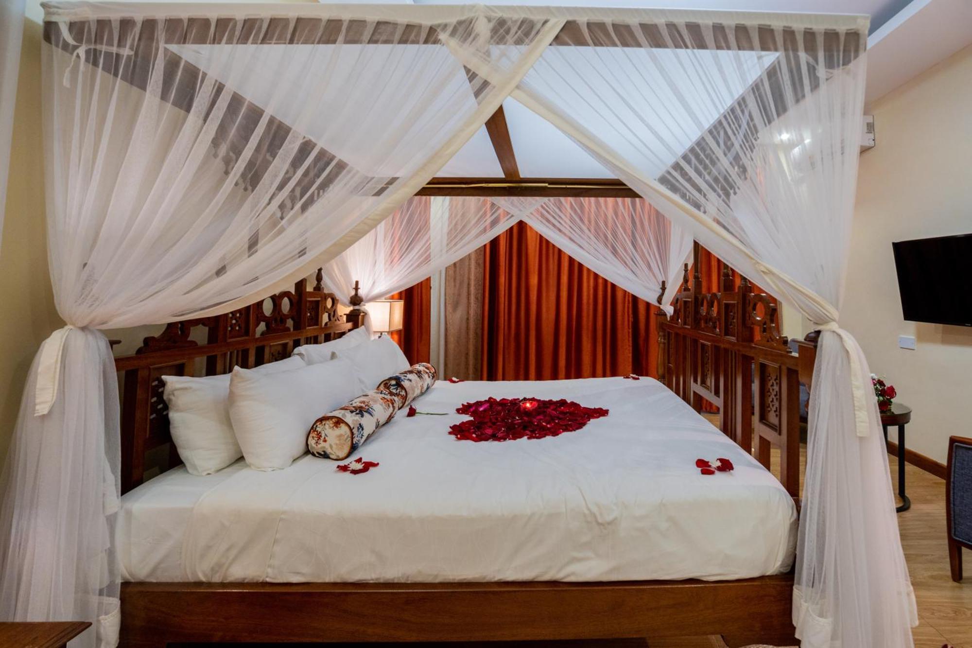 Ciala Resort Hotels In Кисуму Экстерьер фото